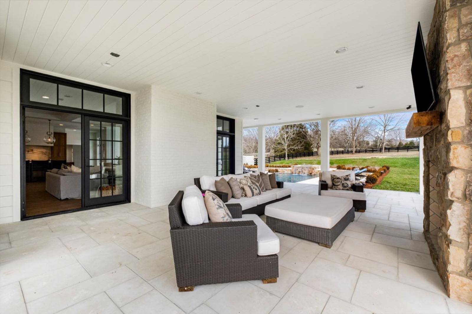 111 Deerfield Ct