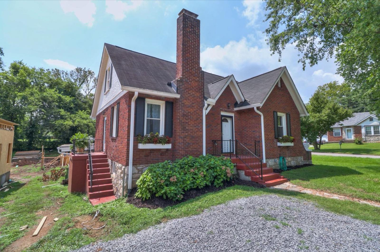 900 Burchwood Ave